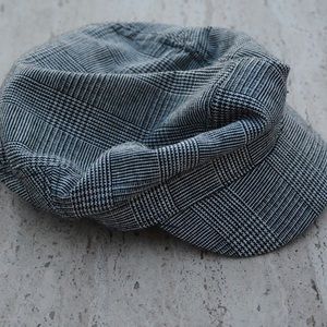 • Tweed Newsboy Cap •